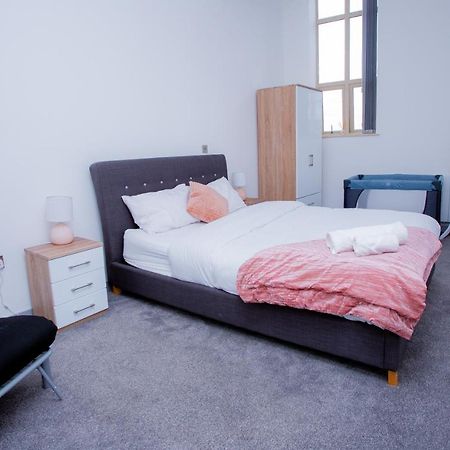 Spacious Urban City Apartment 동커스터 외부 사진