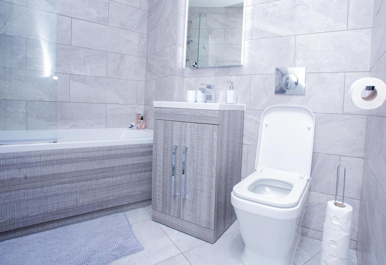 Spacious Urban City Apartment 동커스터 외부 사진