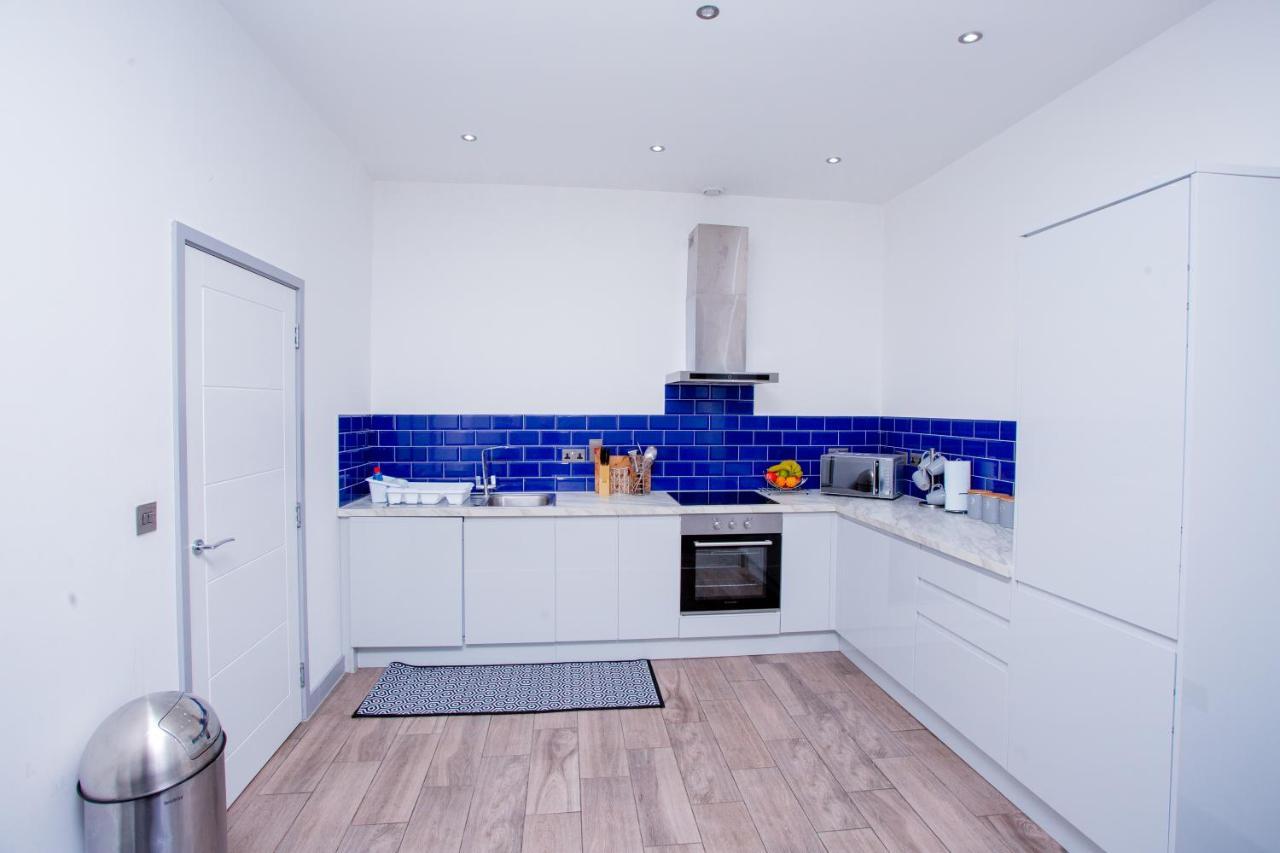 Spacious Urban City Apartment 동커스터 외부 사진