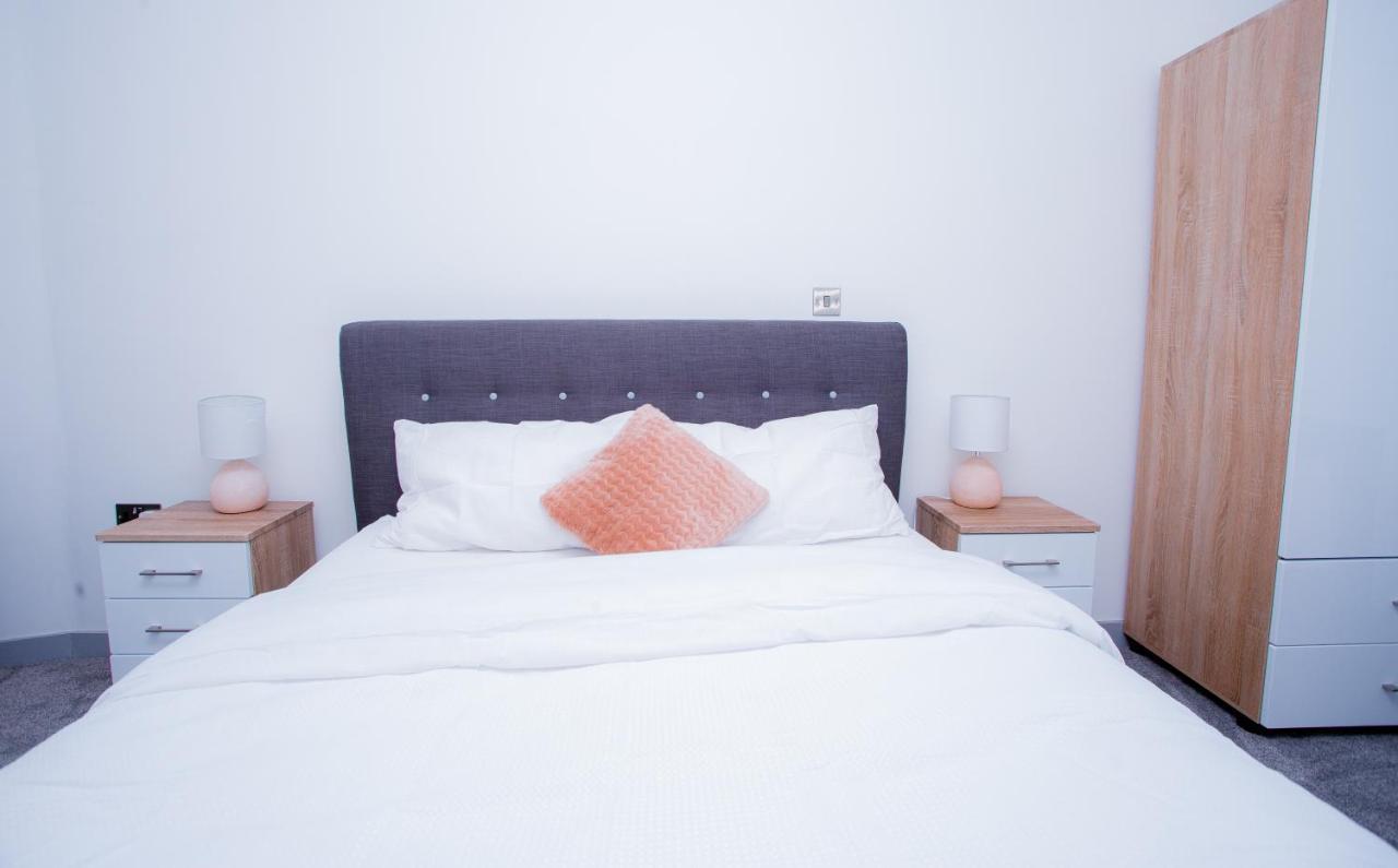 Spacious Urban City Apartment 동커스터 외부 사진