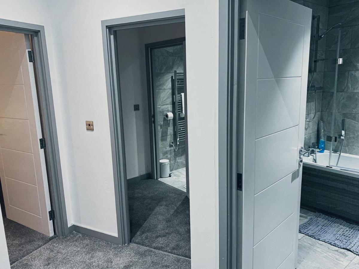 Spacious Urban City Apartment 동커스터 외부 사진
